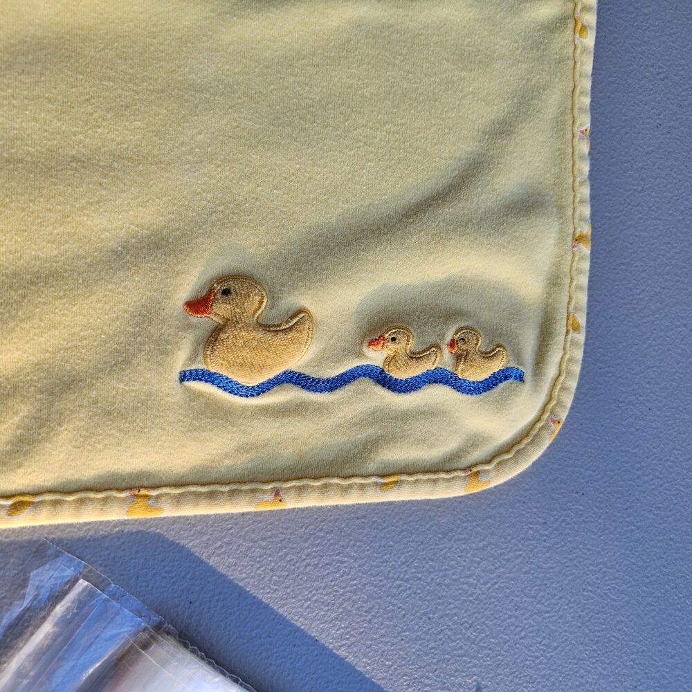 Carter's Duckie Baby Blanket Yellow Ducks Vintage Y2K Unisex Good Used Condition